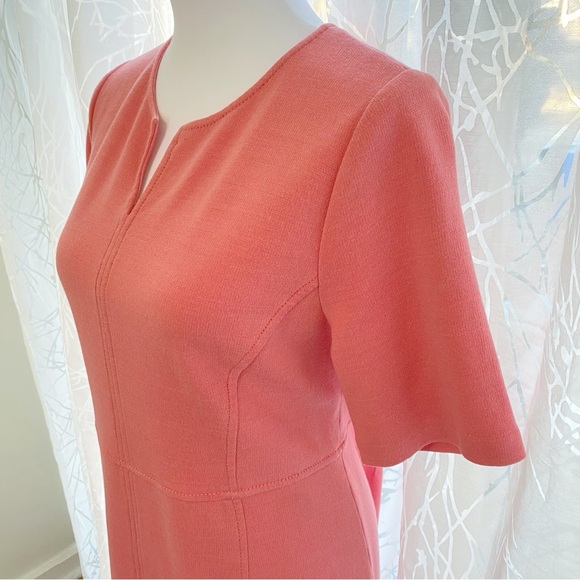 St. John light pink knit short sleeve midi shift dress - Picture 3 of 9